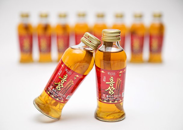 Nước hồng sâm Hàn Quốc chính hãng KGS hộp 10 chai có củ sâm tươi 1