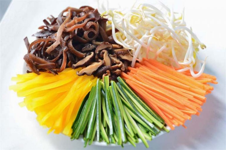 Chia sẻ công thức làm món cơm trộn nhân sâm tươi đúng vị Hàn Quốc 3