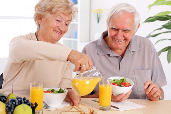 Cách chăm sóc dinh dưỡng giúp người cao tuổi luôn khỏe mạnh 2