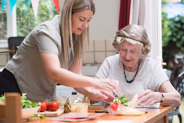 Cách chăm sóc dinh dưỡng giúp người cao tuổi luôn khỏe mạnh 1